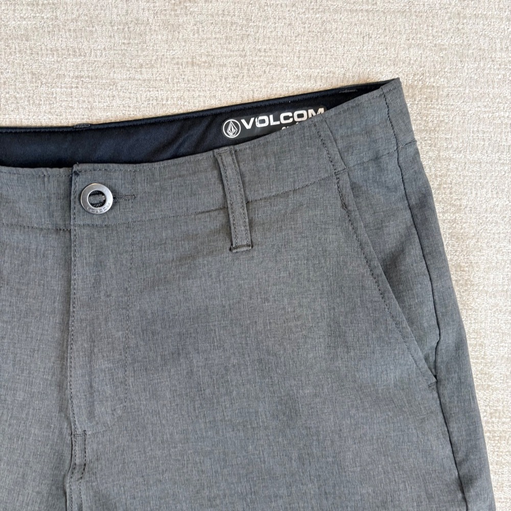 Volcom Surf & Turf Hybrid 4-Way Stretch Shorts Mens 32 Grey Swim SEA33-0122-01